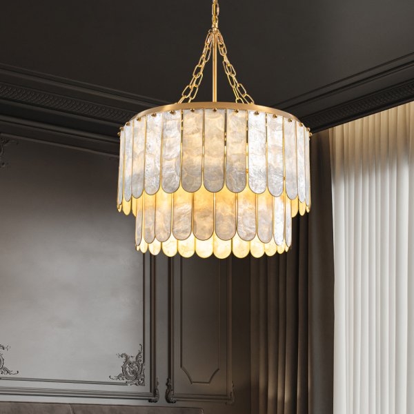 Lámpara colgante Coastal Capiz Shell de 2 niveles con forma de candelabro facetado en dorado y blanco